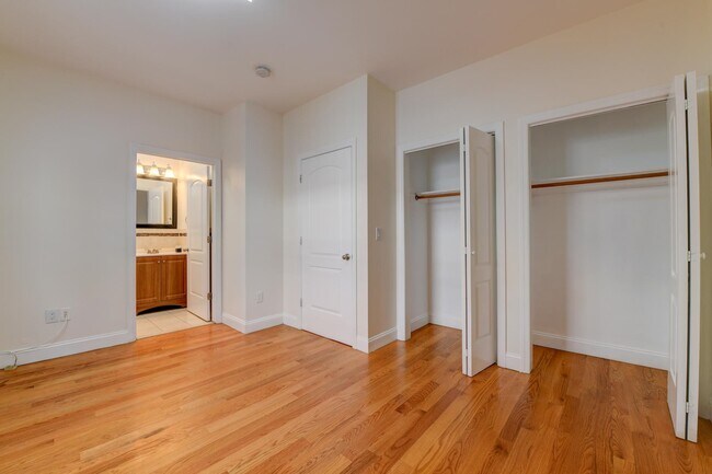 Building Photo - 572 Liberty Ave