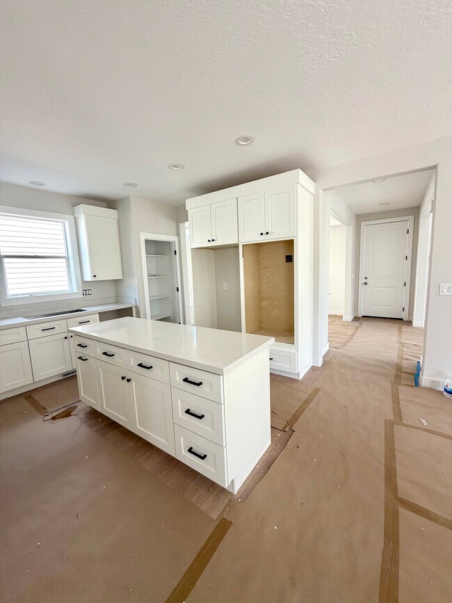 Building Photo - 4404 Mille Lacs Dr