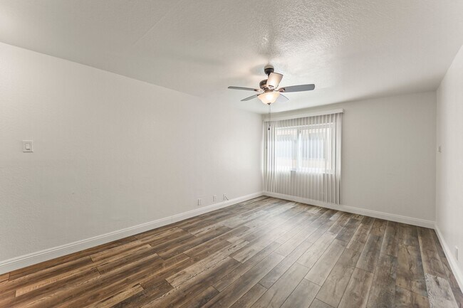 Foto del edificio - 248 E Buckthorn St