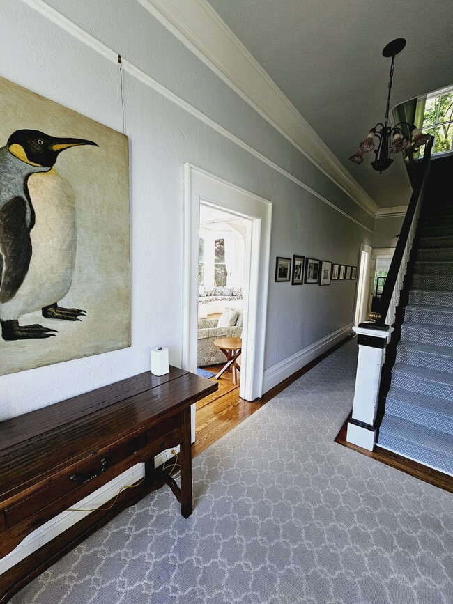 Front hall - 14 Sentinel Ct