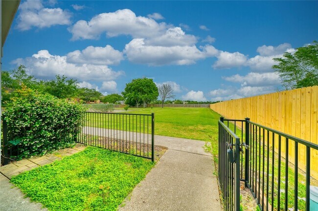 Foto del edificio - 770 Hunt Rd