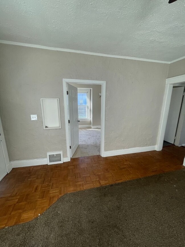 Building Photo - Newly Renovated 4-Bedroom Single-Family Ho...