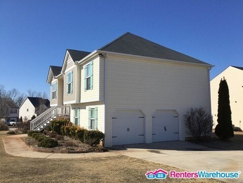 Building Photo - 7100 Creeksong Dr