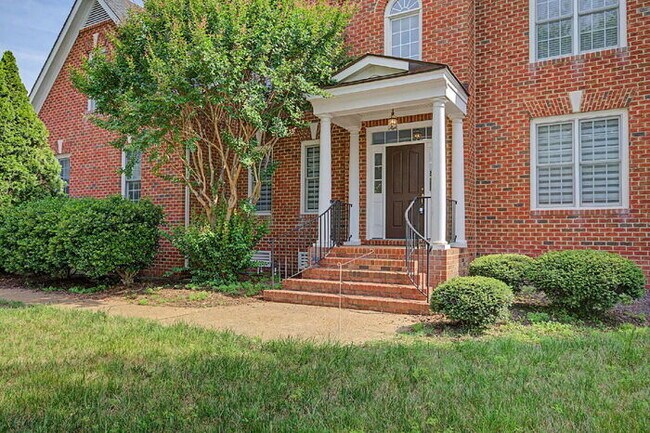 Foto del edificio - Luxury 5 Bedroom Home with Private Pool in Glen Allen – $4,500/mo