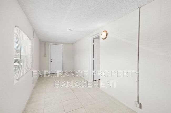 Building Photo - 1125 W 28th St
