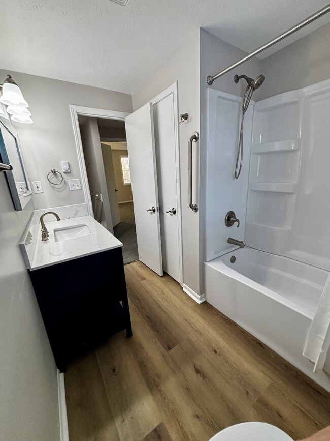 Building Photo - 981 Yale Ave