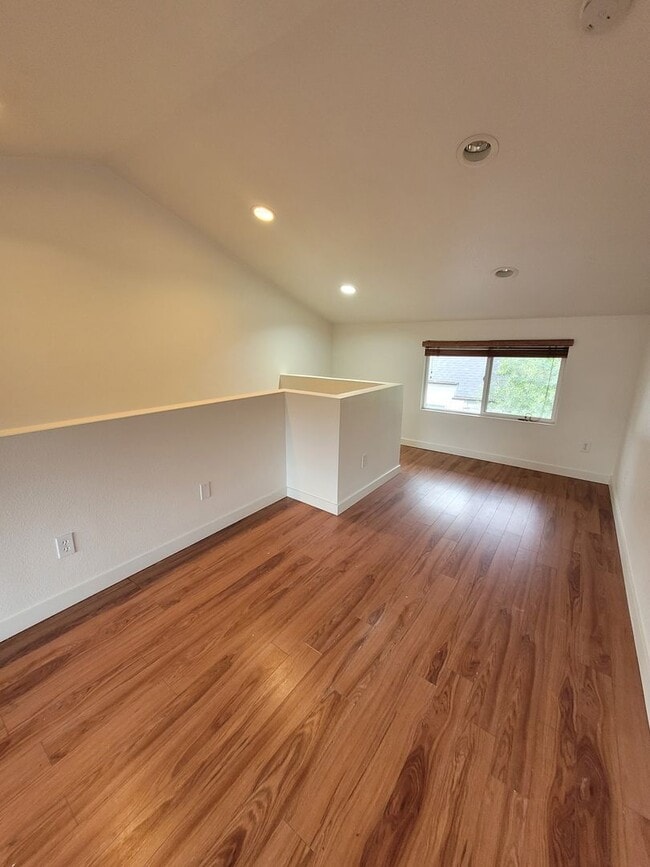 Building Photo - 4BD/2BA, 1850 SQ FT Duplex located in the desirable Washburne District - MOVE IN SPECIAL $500 Off!