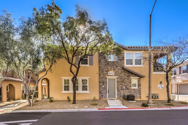 Building Photo - Beautiful  Townhome in the Southwest Area