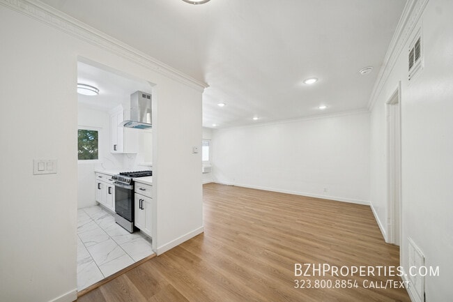 Foto del edificio - 1206 Hayworth Ave