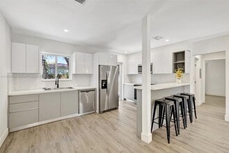 Building Photo - 843 SW 20th St