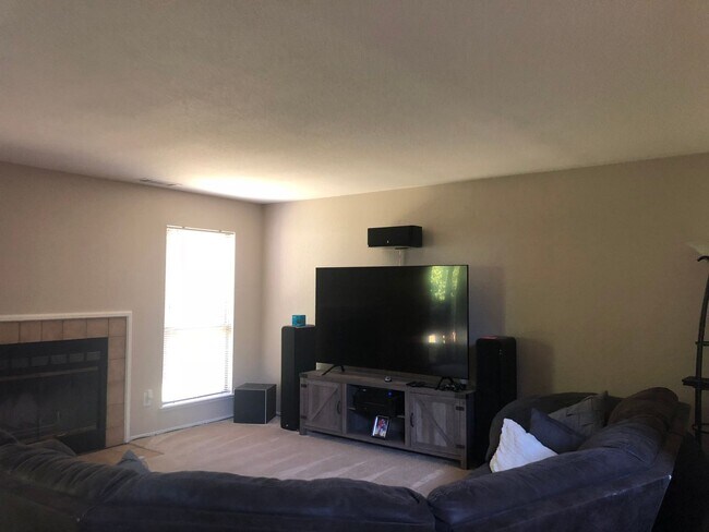 Building Photo - 2425 Ranch House Cir