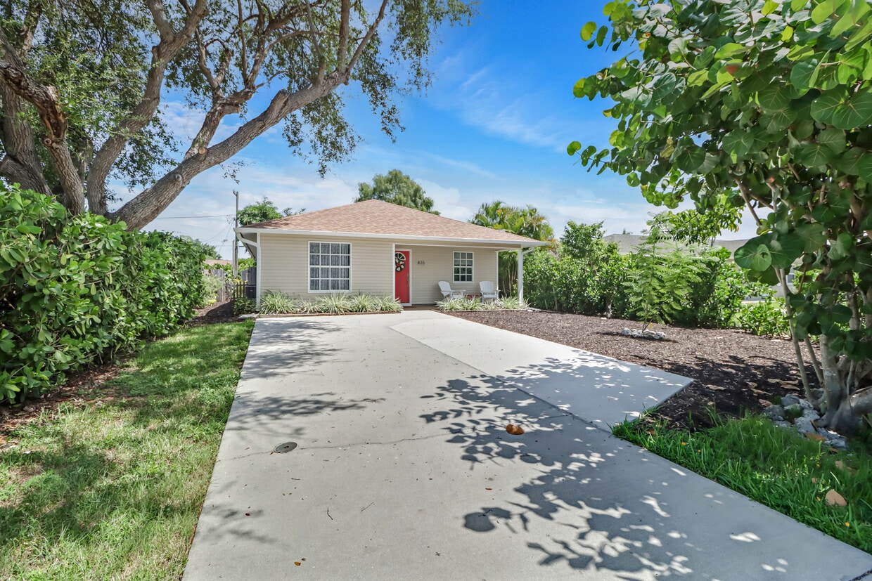 Foto principal - 835 94th Ave N