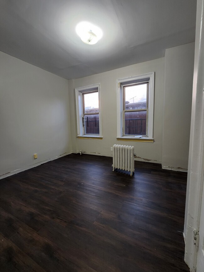 9 Bentley Ave 13 - 13 Bentley Ave