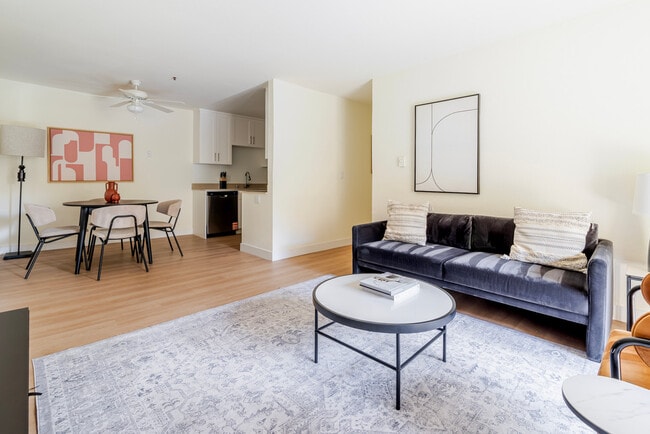 Building Photo - 1600 Villa St