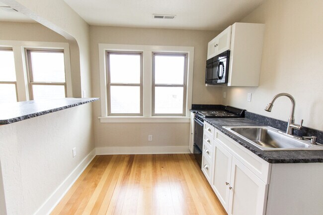 Building Photo - Rehabbed Downtown Top Floor Studio!