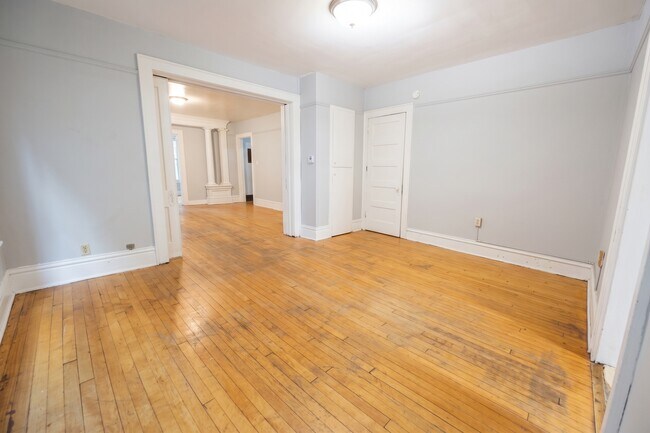 Building Photo - 410 W Mifflin St