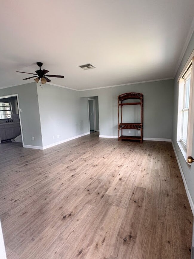 Building Photo - Stylish Seminole Condo with Private Garage in Chateaux de Bardmoor 55+ Community - AVAILABLE MAY 3RD