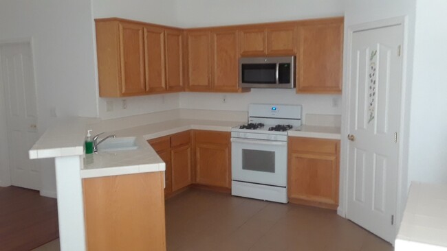 Foto del edificio - Spacious 3 bedroom home near Roseville Gal...