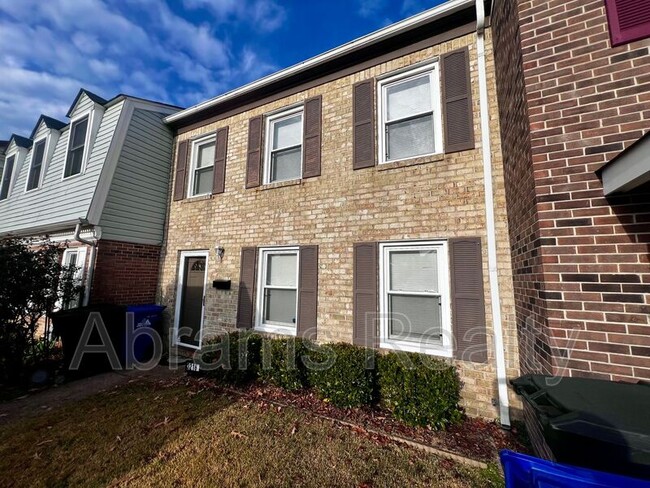 Building Photo - 3218 Clover Hill Dr