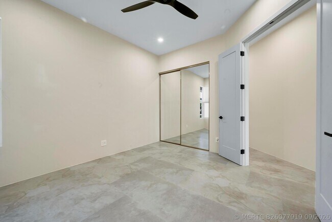 Building Photo - 176 NW Bentley Cir