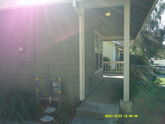 Foto del edificio - 1120 Tulip Ln