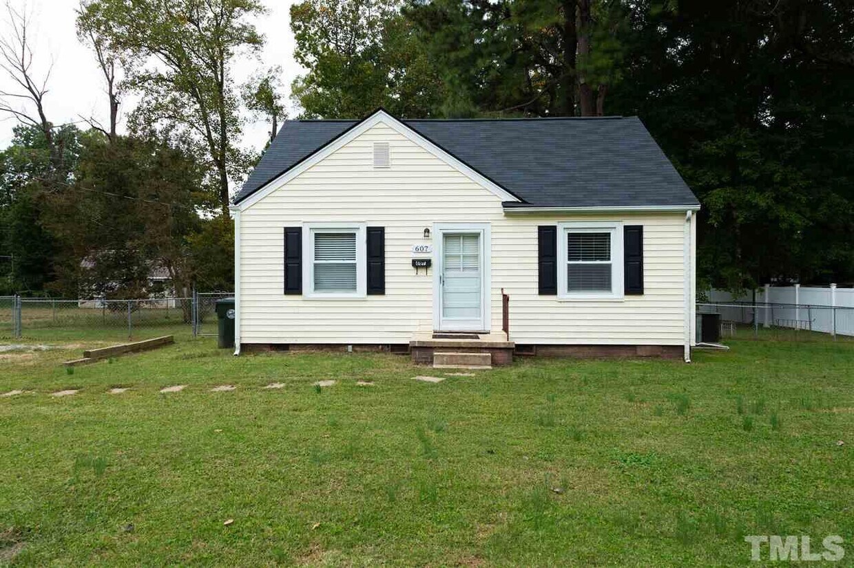 Primary Photo - 607 N Carr St