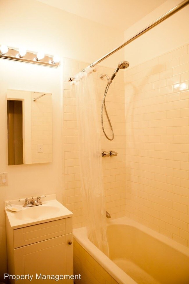 Building Photo - 2 br, 1 bath Apartment - 3370 Descano Drive