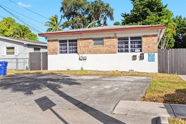 Building Photo - 181 NE 168th St