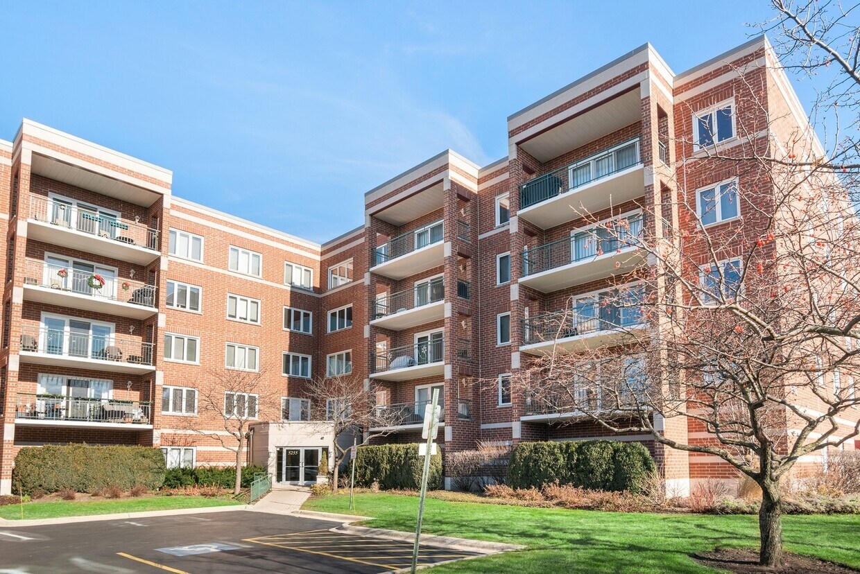 Foto principal - 5255 N Riversedge Terrace