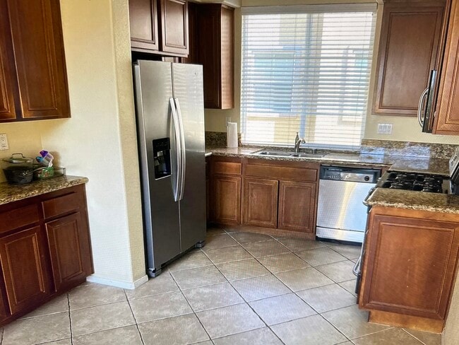 Building Photo - 658 Hatfield Dr