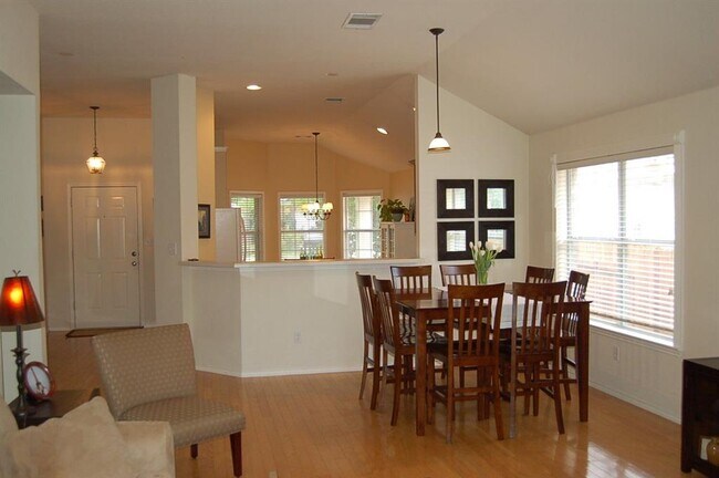 Building Photo - 2313 Clover Ridge Dr