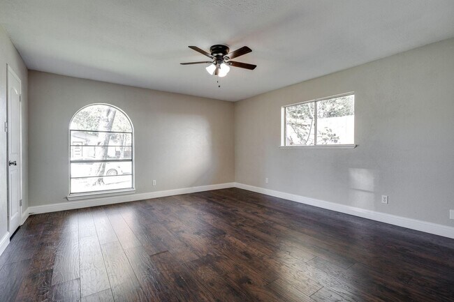 Building Photo - 3118 Bluestem Dr