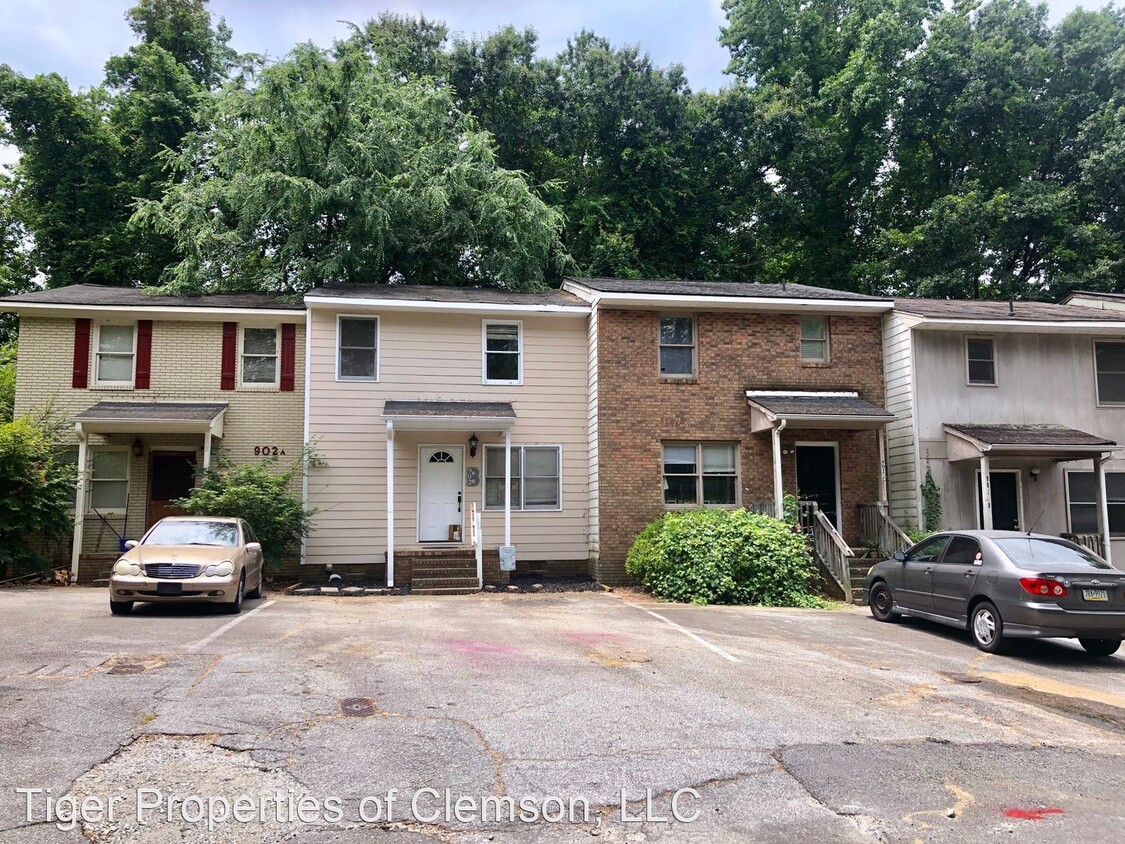 Primary Photo - 902 Creekside Dr