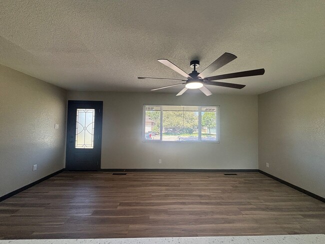 Building Photo - 4 Bed, 3 Bath Home Available Now!  MileSto...