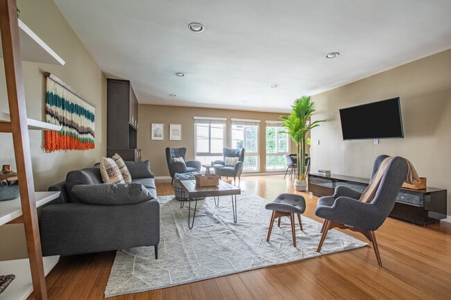 Foto del edificio - 4407 Francis Ave