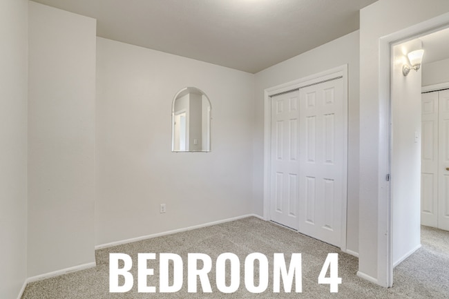 Building Photo - 2860 S Golden Way