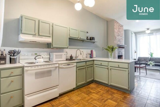 Foto del edificio - ROOM ONLY in 4-bed/2.0-bath Home