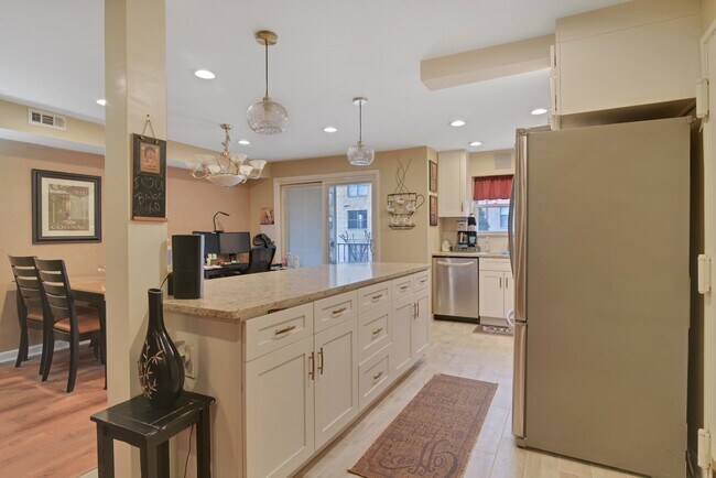 Foto del edificio - 6409 Granton Ave