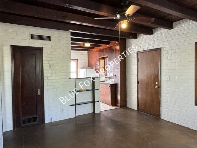 Foto del edificio - 1211 N Jones Blvd