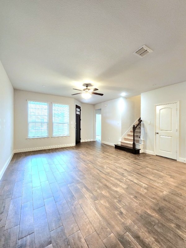 Building Photo - 6820 Meadow Crest Dr