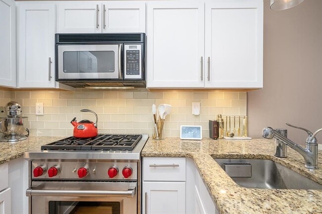 Building Photo - 822 Garden St