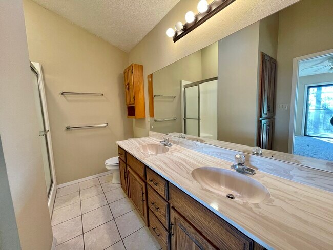 Foto del edificio - 1688 E Anson St