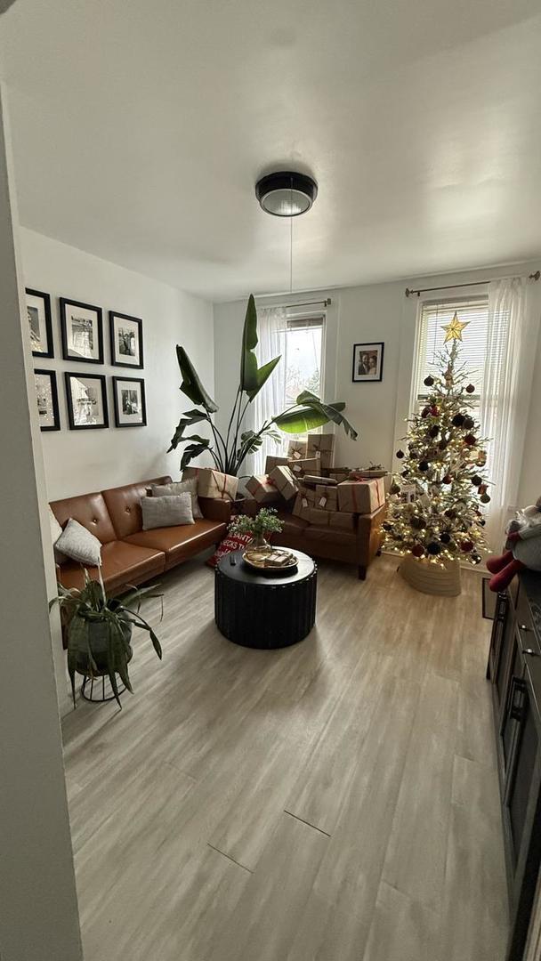 Foto del edificio - 2143 W 18th Pl