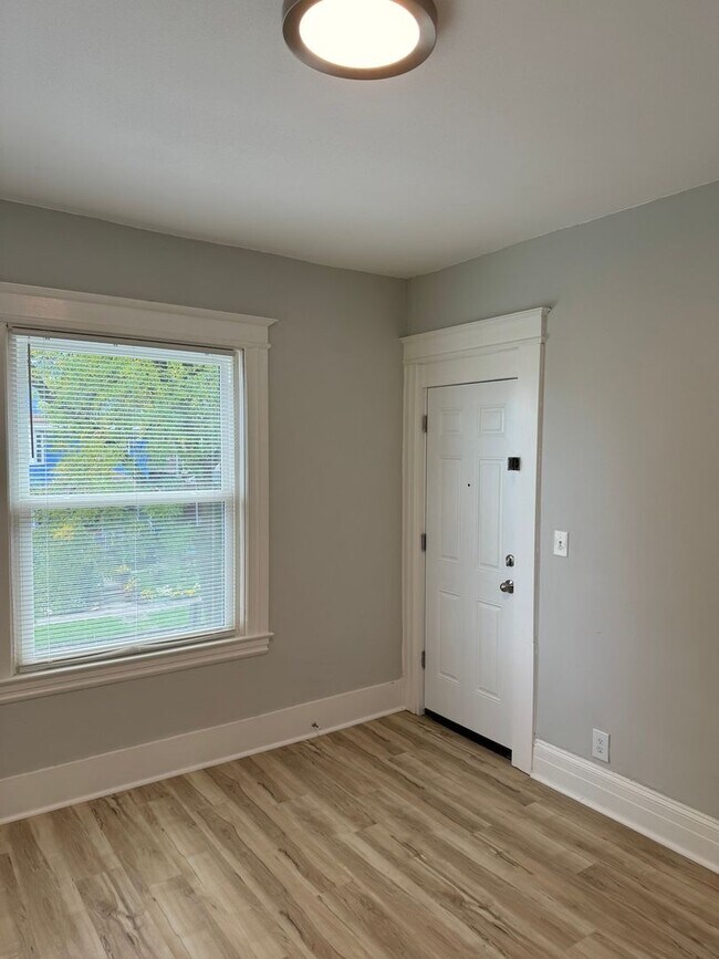 Foto del edificio - Spacious and remodeled 1 bedroom near the ...