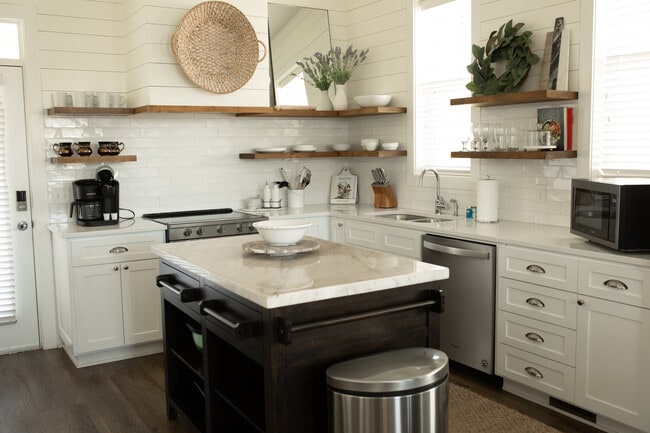 Foto del edificio - 2119 Loretta Parker Lane