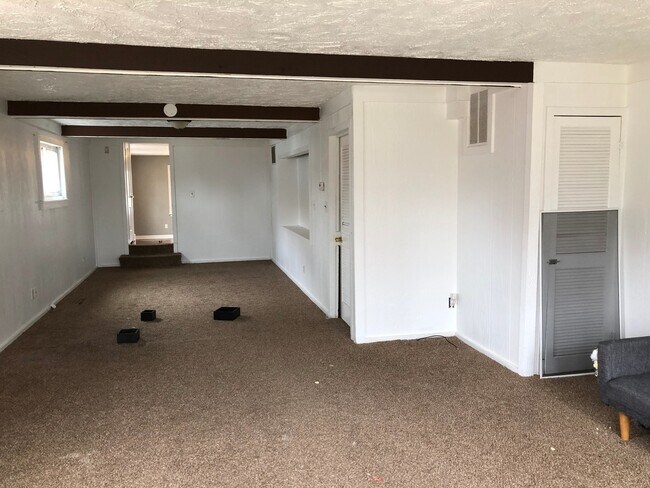 Building Photo - 3 bedroom house