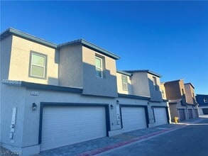 Building Photo - 9918 Saffron Hls St