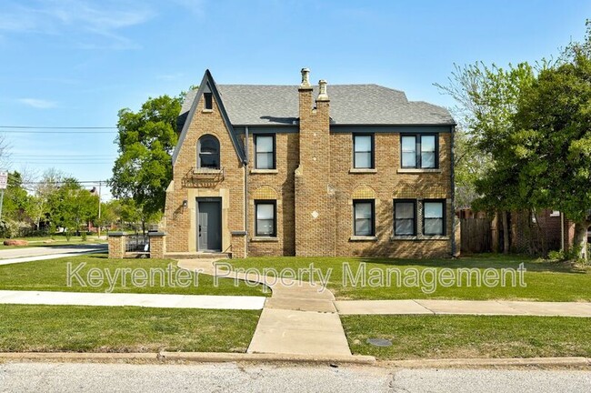 Foto del edificio - 701 NE 14th St