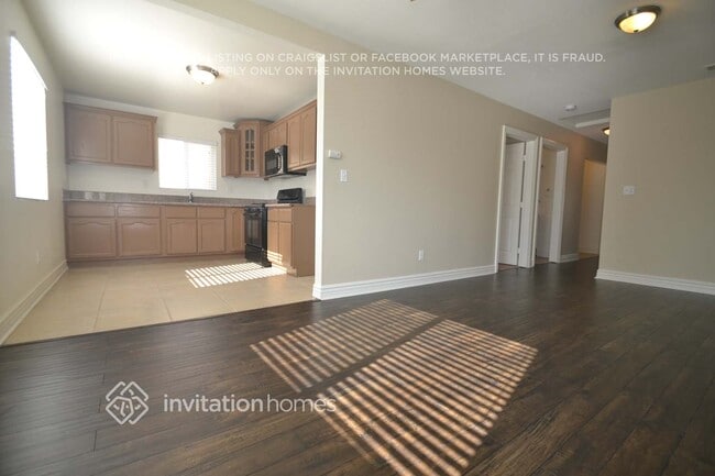 Building Photo - 1353 W 60th St