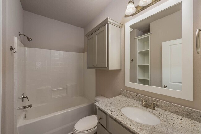 Foto del edificio - NOW PRE-LEASING for August 2026! 5 Bed/5.5...